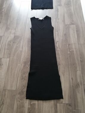 NEW Magashoni Black Sleeveless V-Neck Maxi Dress